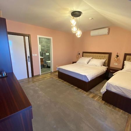 Hotel Kolonja'S Дебар Екстер'єр фото