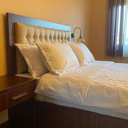 Hotel Kolonja'S Дебар Екстер'єр фото