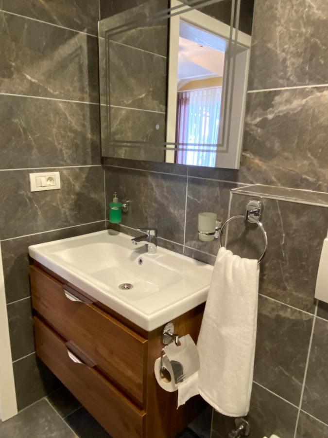 Hotel Kolonja'S Дебар Екстер'єр фото